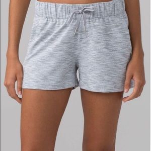 Lululemon On The Fly shorts size 6